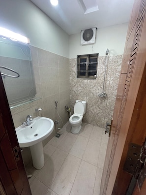 Toallas, jabón, papel de baño