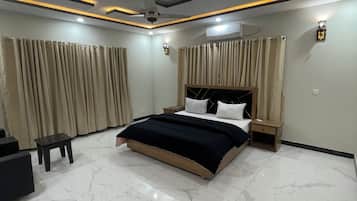6 chambres, fer et planche à repasser, Wi-Fi, draps fournis