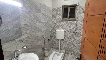 Serviettes fournies, savon, papier toilette