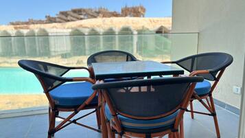 Chalet, 3 Bedrooms, Lagoon View | Outdoor dining
