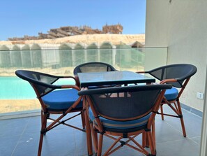 Chalet, 3 kamar tidur, pemandangan laguna | Tempat makan outdoor