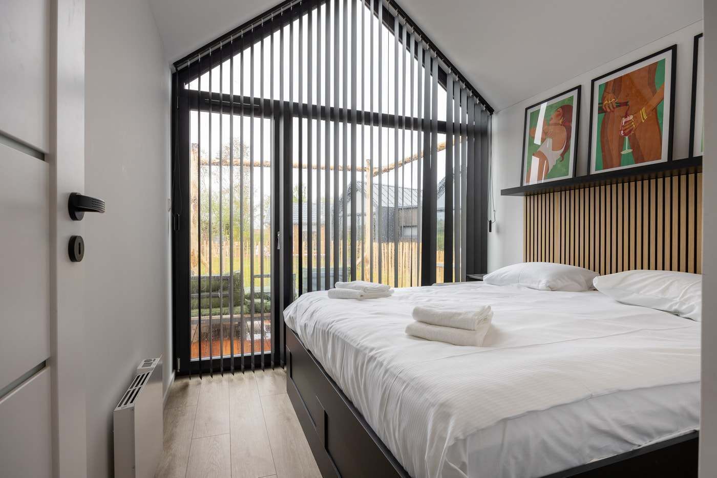 WiFi, bed sheets