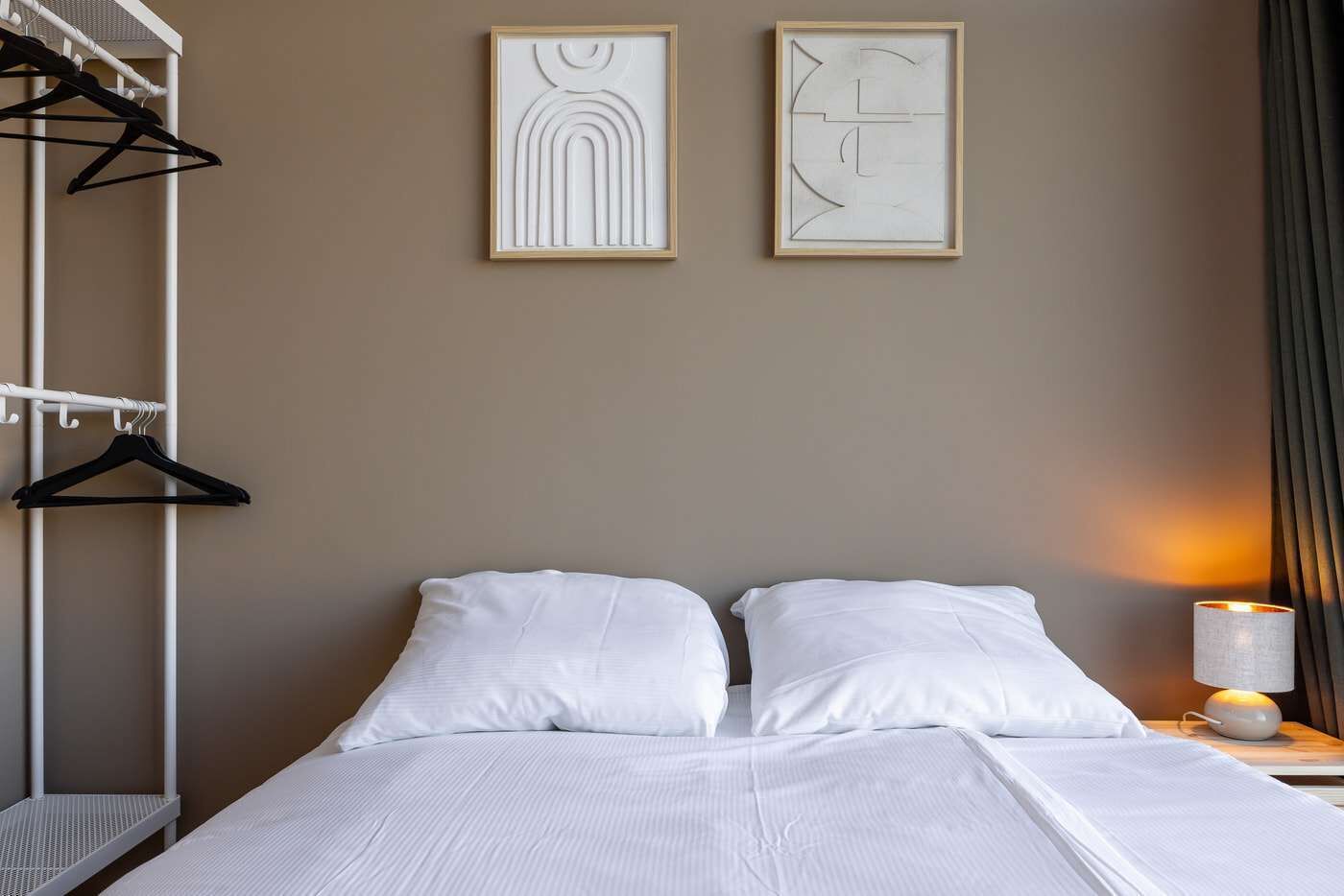 WiFi, bed sheets
