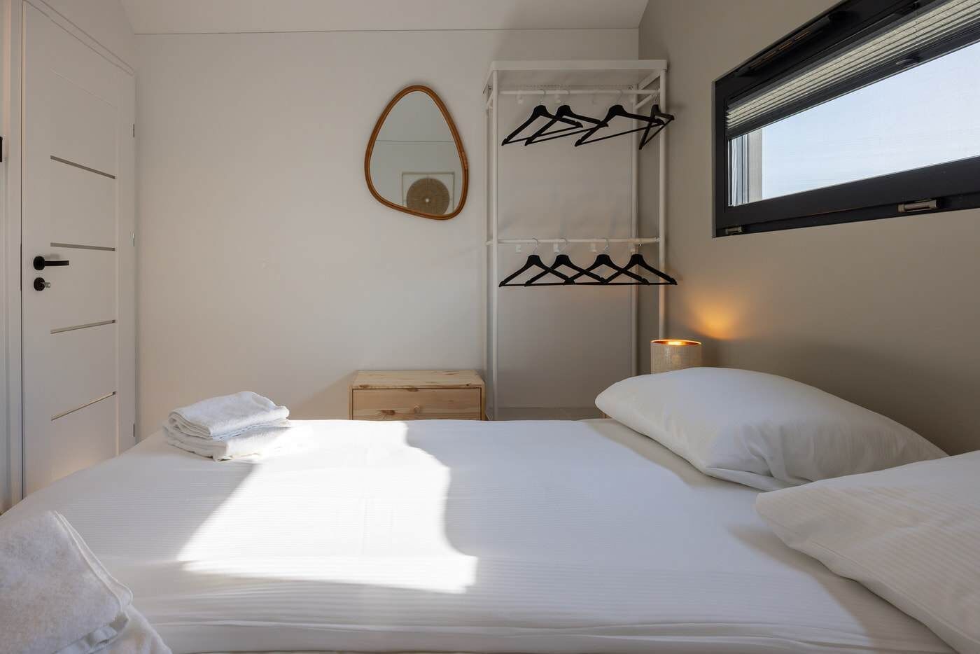 WiFi, bed sheets
