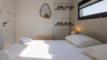 WiFi, bed sheets