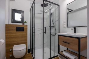 Shower, towels