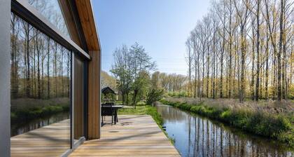 Tiny house by the water in Oud Ade | Tuin van Keet - 25