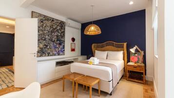 Laptop workspace, blackout curtains, iron/ironing board, free WiFi