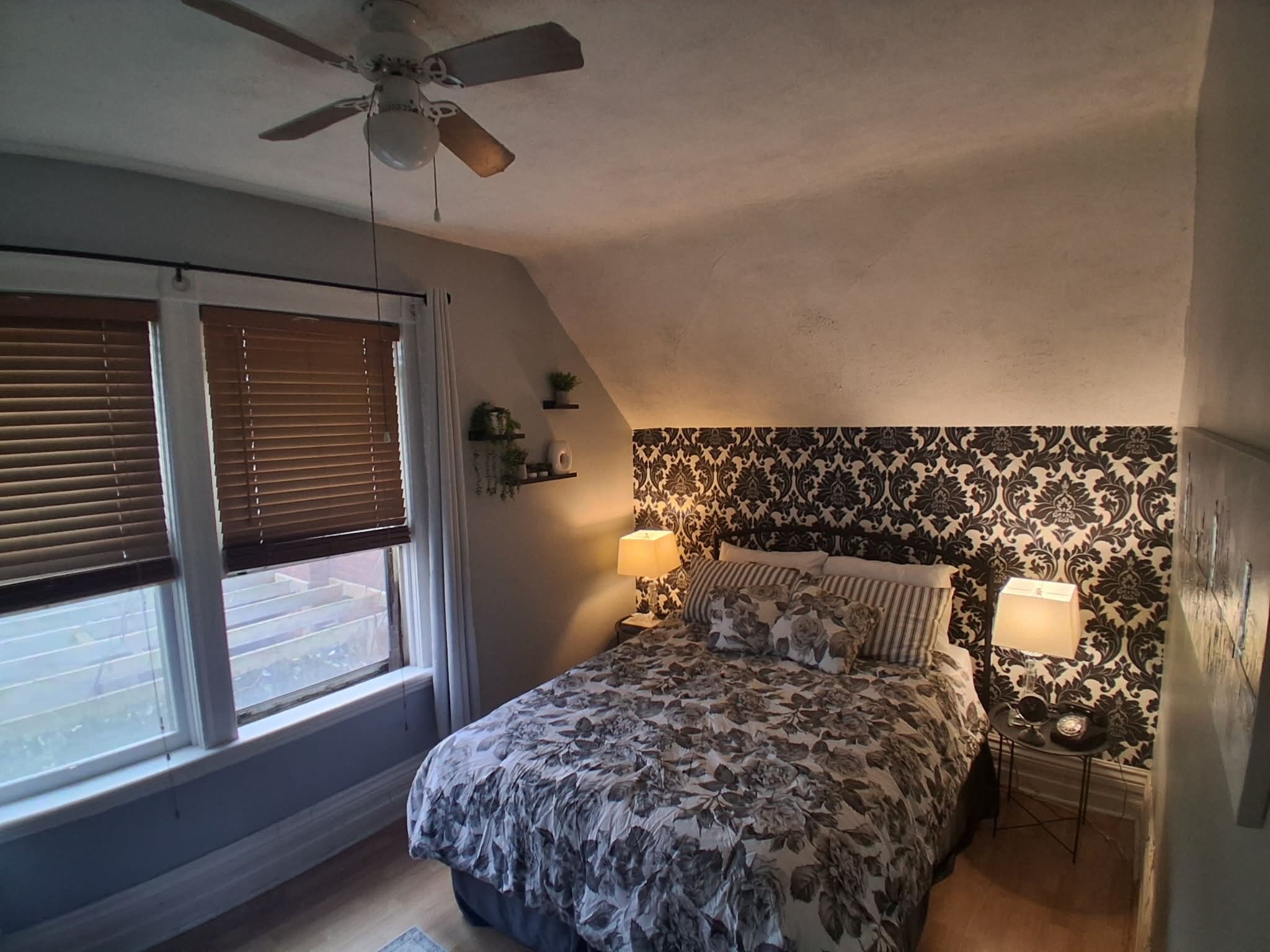 2 habitaciones, tabla de planchar con plancha, wifi y ropa de cama 