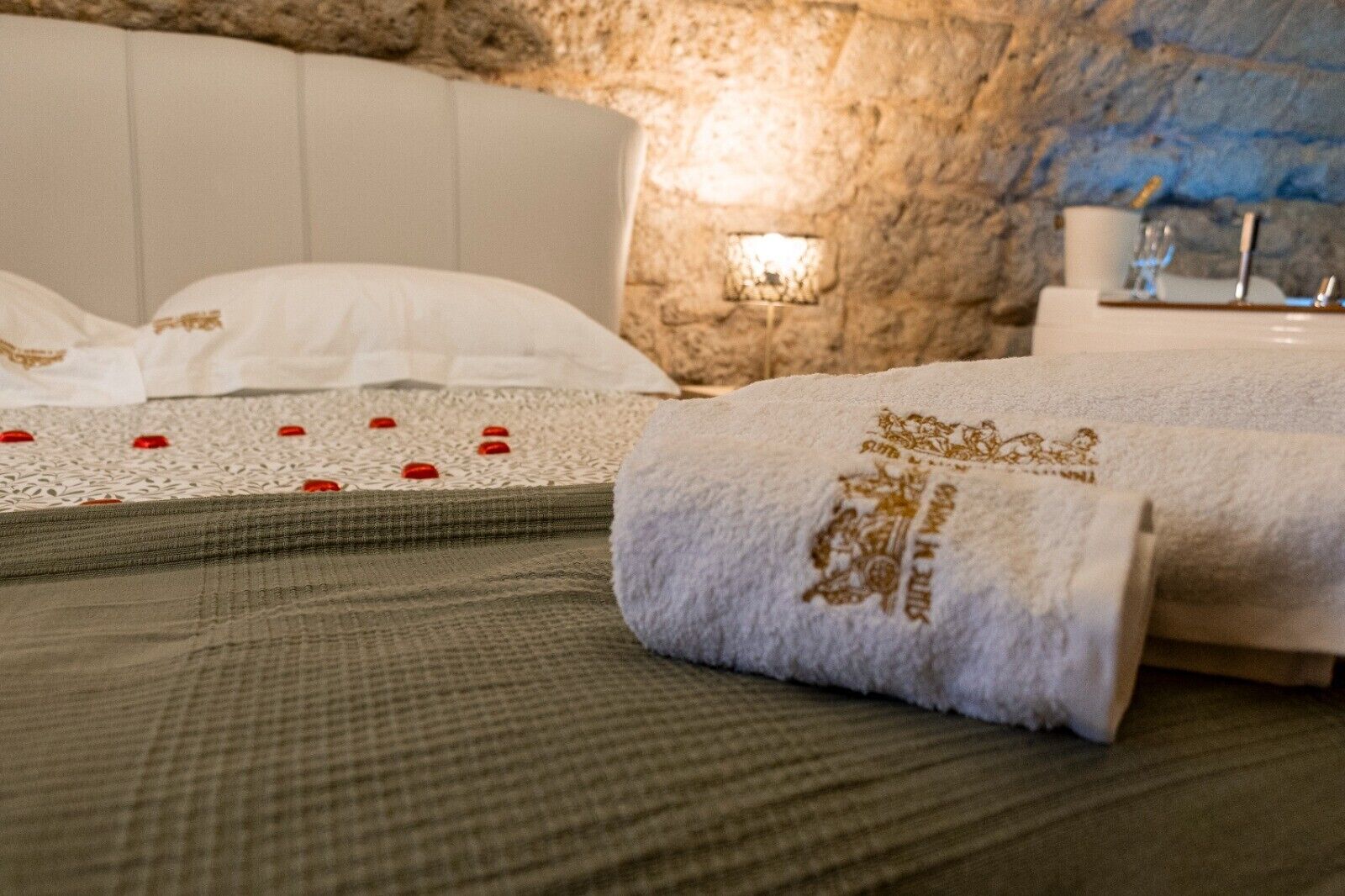 WiFi, bed sheets
