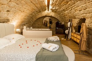 WiFi, bed sheets