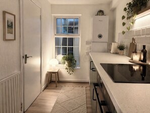 Private kitchen - Bright Spacious 2BR | Prime Central Brighton Stay | Ideal for Family & Business (Brighton and Hove)