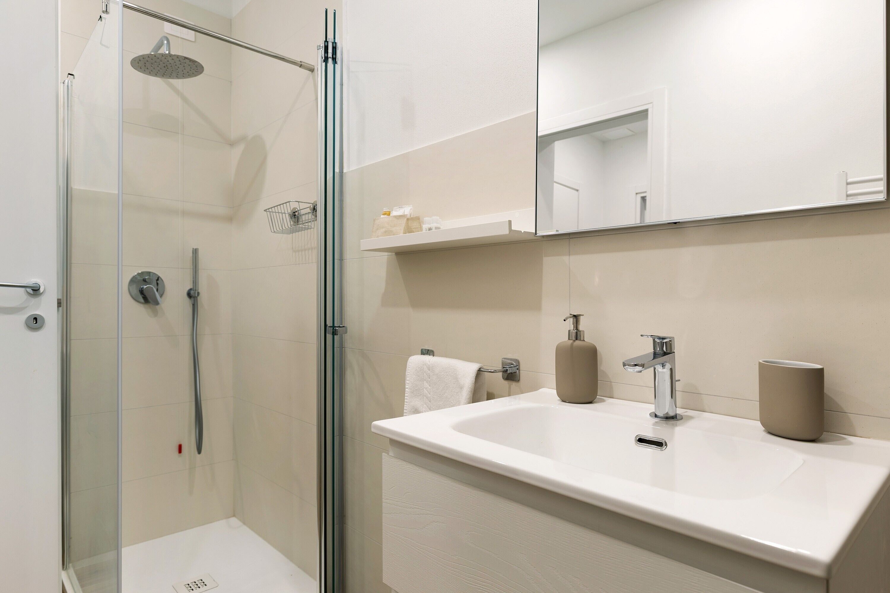 Douche, serviettes fournies