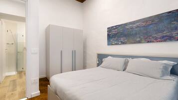 Iron/ironing board, WiFi, bed sheets