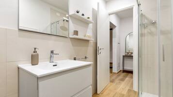 Shower, towels