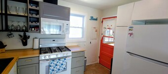 2/3-bdrm home in the sunset capital of the world! Close to Cape May and Wildwood