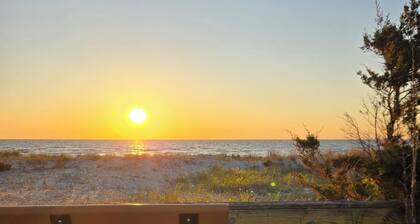 2/3-bdrm home in the sunset capital! Close to Cape May and Wildwood! EV charger