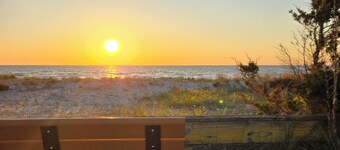 2/3-bdrm home in the sunset capital! Close to Cape May and Wildwood! EV charger