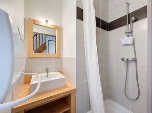 Shower - Cozy Family Apartment - Sleeps 8 - BIS Duplex (Loudenvielle)