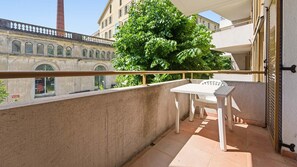 Outdoor dining - Apartment for 4 people, with a balcony (Grasse)