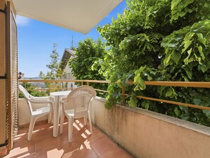 Outdoor dining - Charming apartment for 4 people - near the sea (Grasse)