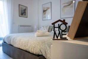 Iron/ironing board, WiFi, bed sheets