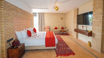 Family Suite, 1 Bedroom | Free WiFi, bed sheets