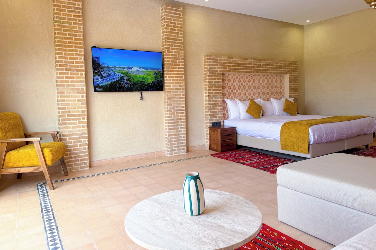 Senior Suite, Balcony, Pool View | Egyptian cotton sheets, premium bedding, down comforters