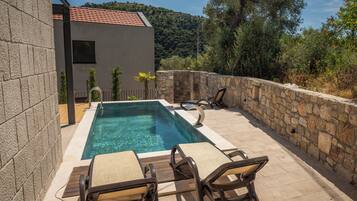 Piscina externa sazonal