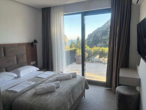 Luxury Villa, Patio, Sea View | Free WiFi