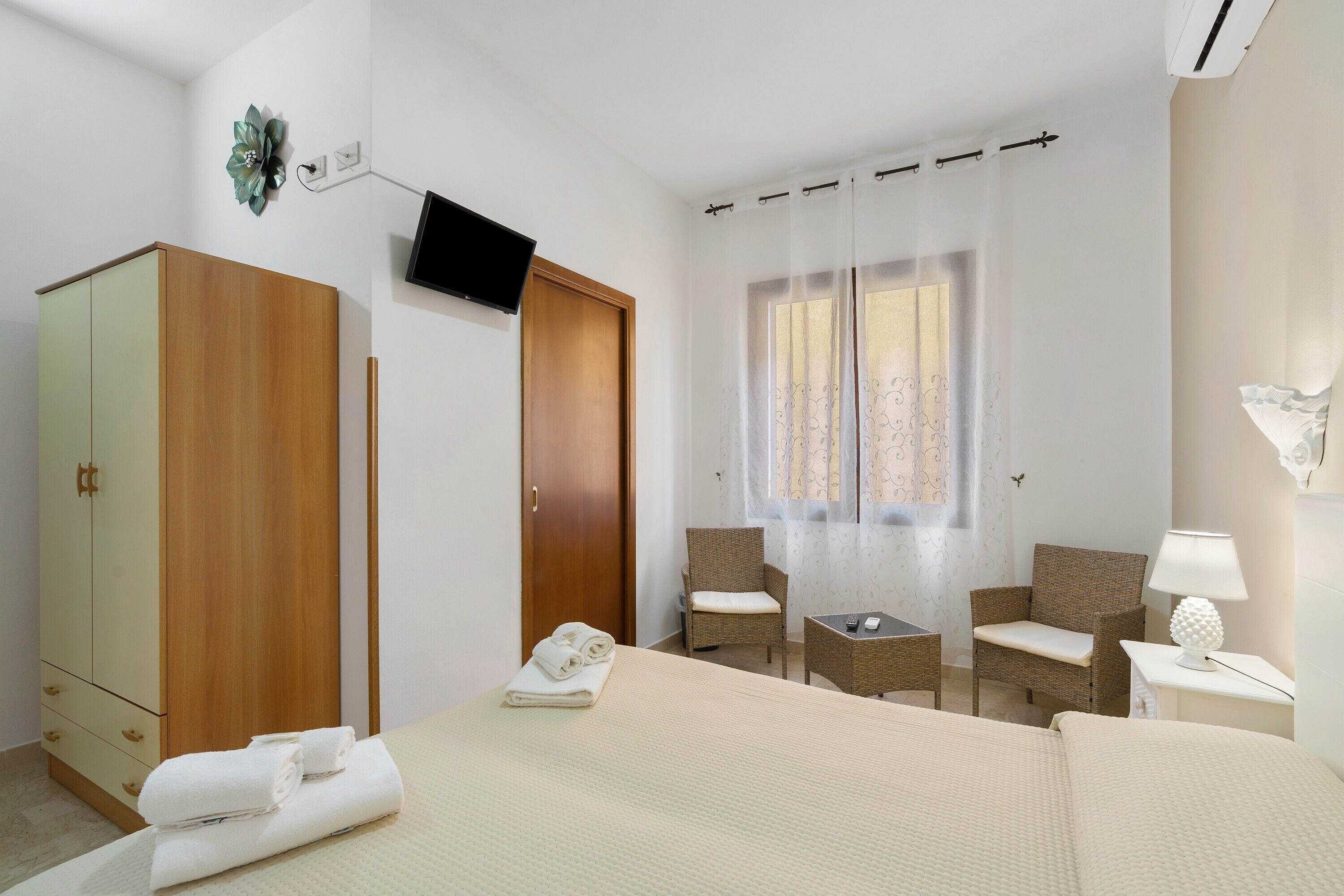 1 bedroom, WiFi, bed sheets