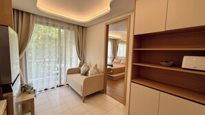 Smart TV - All You Need in Kamala | Rooftop Pool + Gym + Shuttle A613 (Tambon Kamala)