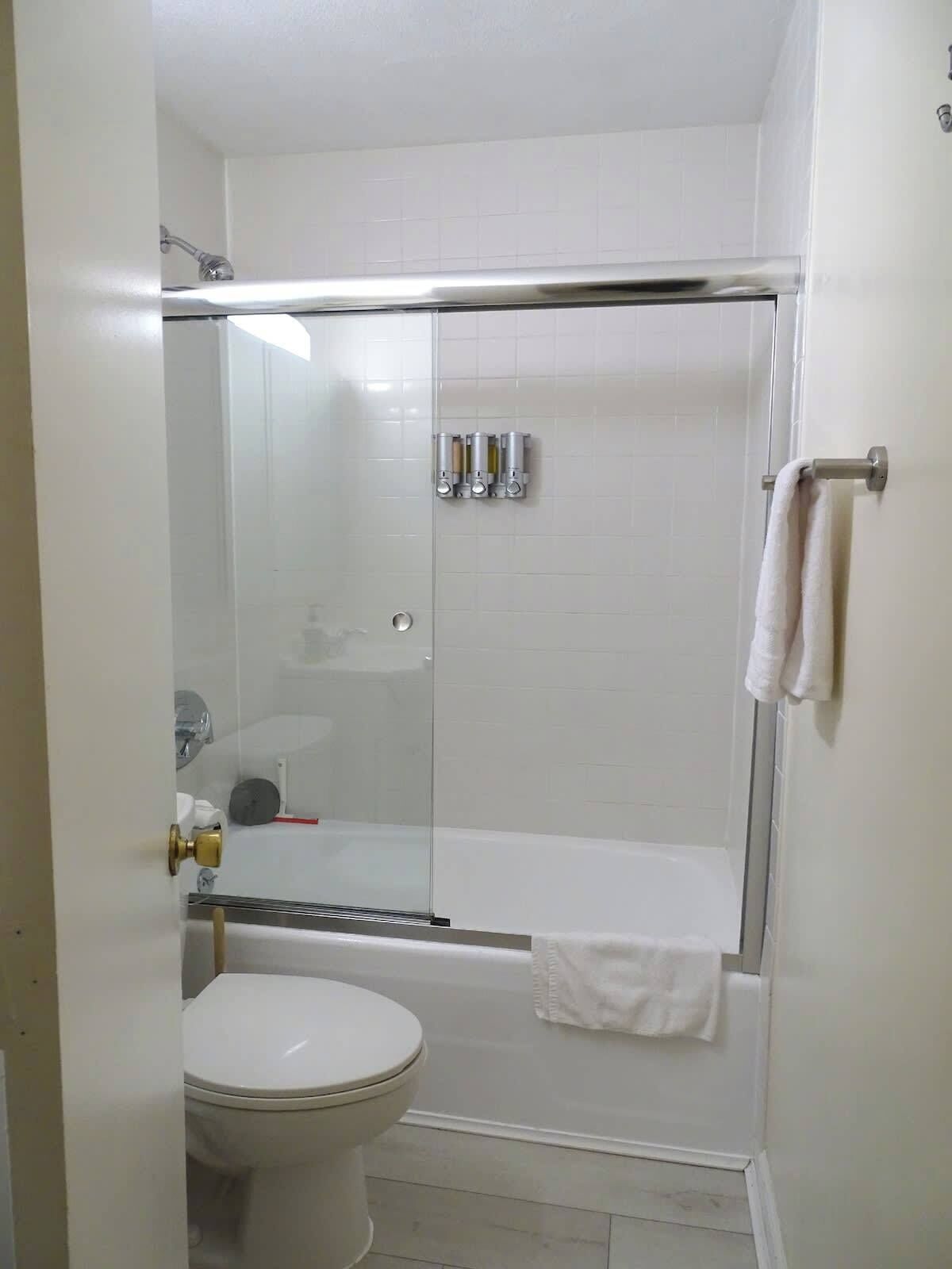Shower, shampoo