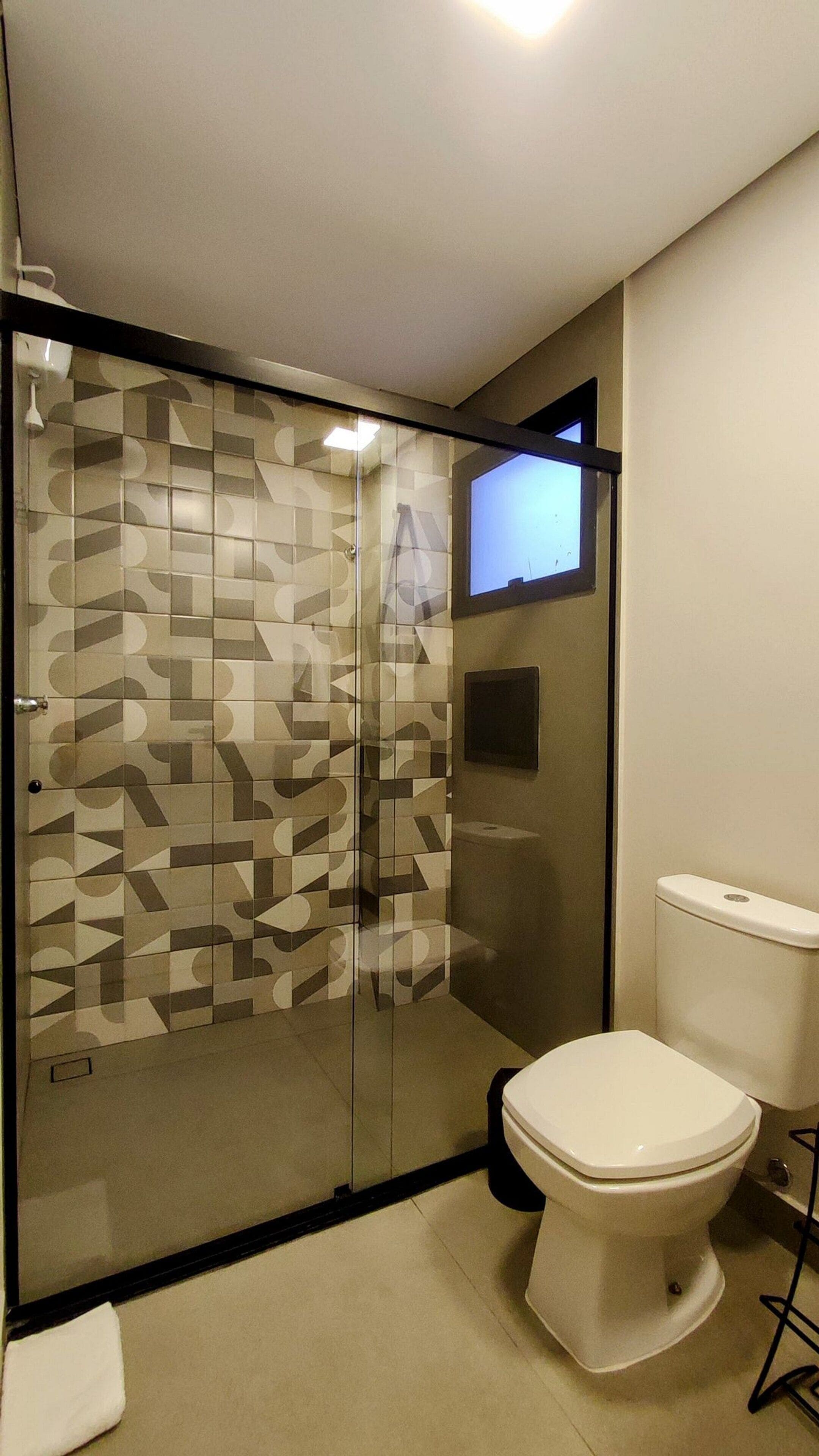 Estudio familiar | Baño | Secador de pelo, toallas, jabón y papel higiénico