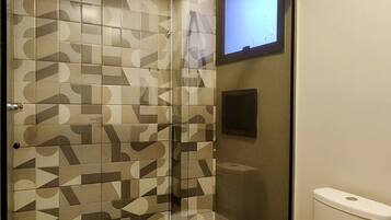 Estudio familiar | Baño | Secador de pelo, toallas, jabón y papel higiénico