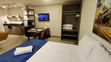 Family Studio | Desk, laptop workspace, free WiFi