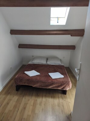 15 bedrooms, free WiFi