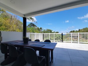 Outdoor dining - Villa Joy - Modern 2BR Villa in Hope Estate (Tobago)