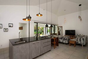 Interior - Villa Arc-en-ciel de Vie – Private Pool in Grand B (Rivière du Rempart District)