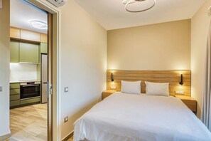 Desk, iron/ironing board, free WiFi, bed sheets - Chios Comfort Home D1 (Chios)