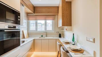 Fridge, microwave, oven, stovetop