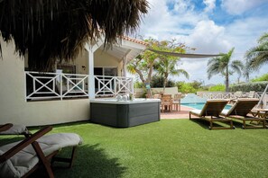 Terrace/patio - Palm Breeze — Private Resort Week, Sleeps 6 (Jan Thiel)