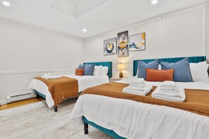 4 Schlafzimmer, Schreibtisch, Bügeleisen/Bügelbrett, Reisekinderbett