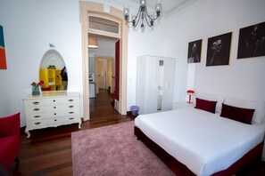 Room - 1-Bedroom 1 Washroom 1-Doublebed 1-Singlebed 1 Sofabed 1 living Room  Apartment (Lisbon)