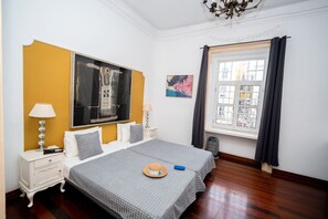Room - 3-Bedroom 1-Living Room 2-Bathroom 2-Twin beds 2-Double beds 1-Sofabed Apartment (Lisbon)