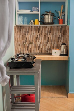 Private kitchen - Peaceful studio apartment bed & breakfast with AC in Kilifi (Kilifi)