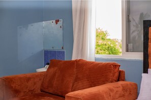 Living area - Peaceful studio apartment bed & breakfast with AC in Kilifi (Kilifi)