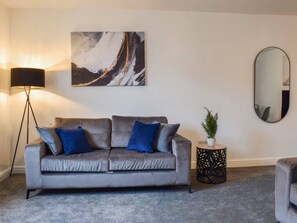 Luxury-Apartment, Stadtblick | Wohnbereich