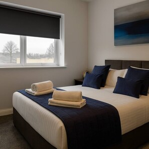 Luxury Apartment, City View | Desk, laptop workspace, iron/ironing board, free WiFi - Aspire Home Estate (Huddersfield)