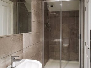 Premier Apartment, City View | Bathroom | Towels